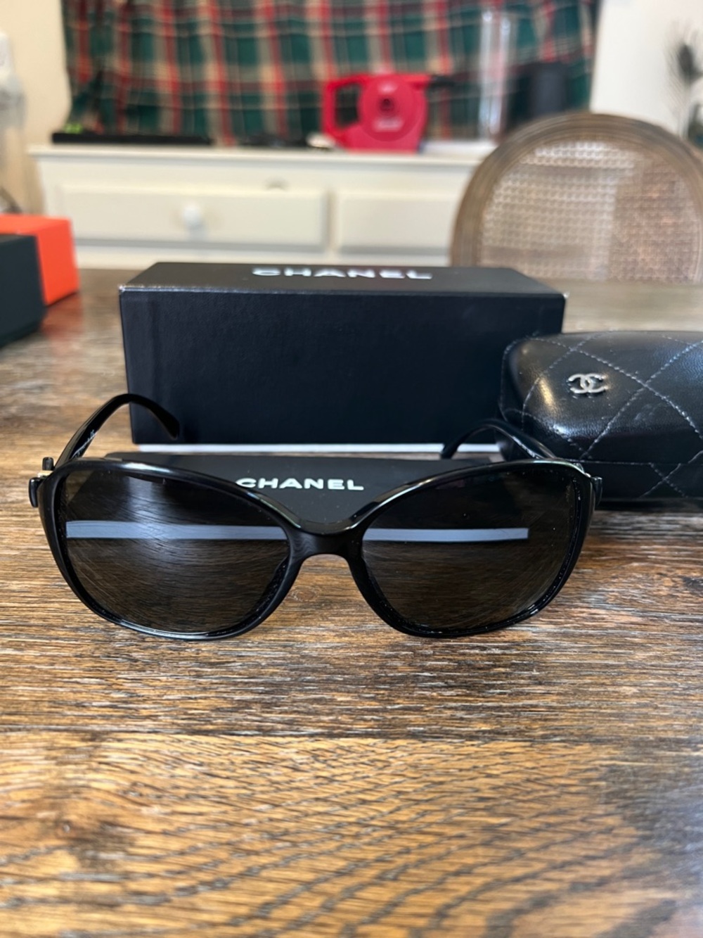 CHANEL Black Oversized Cat-Eye Sunglasses - Picture 2 of 10